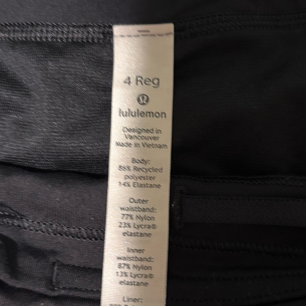Lululemon Women's Black 2.5” Speed Up Shorts - Picture 7 of 7